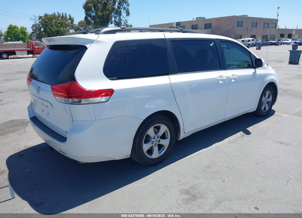 2014 TOYOTA SIENNA LE V6 8 PASSENGER VIN: 5TDKK3DC7ES432517