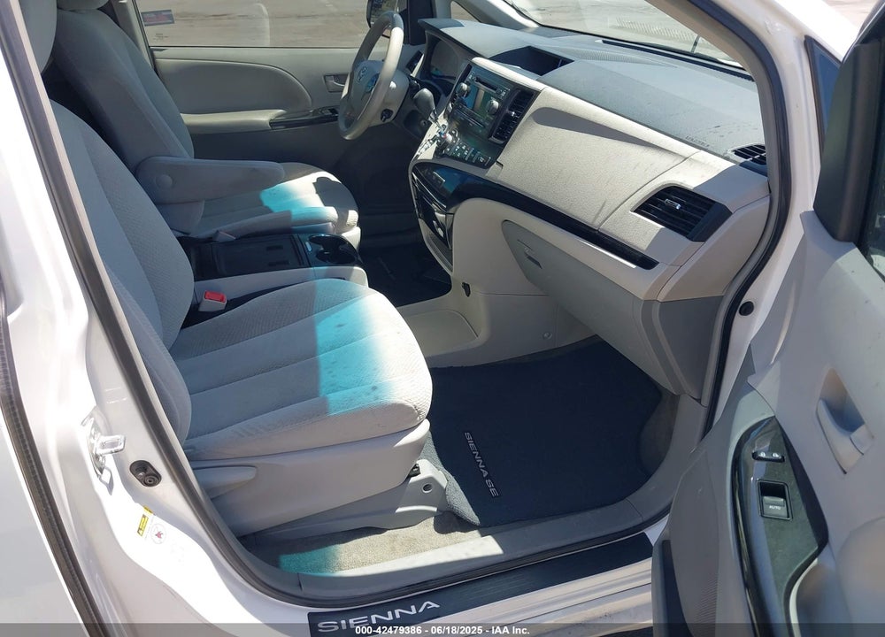 2014 TOYOTA SIENNA LE V6 8 PASSENGER VIN: 5TDKK3DC7ES432517
