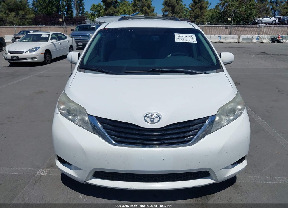 2014 TOYOTA SIENNA LE V6 8 PASSENGER VIN: 5TDKK3DC7ES432517