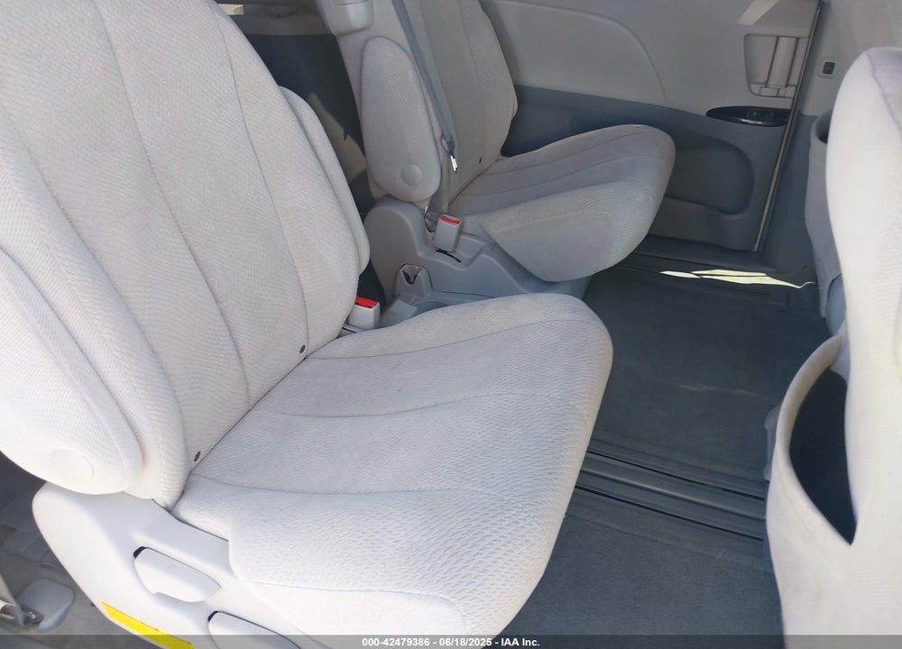 2014 TOYOTA SIENNA LE V6 8 PASSENGER VIN: 5TDKK3DC7ES432517