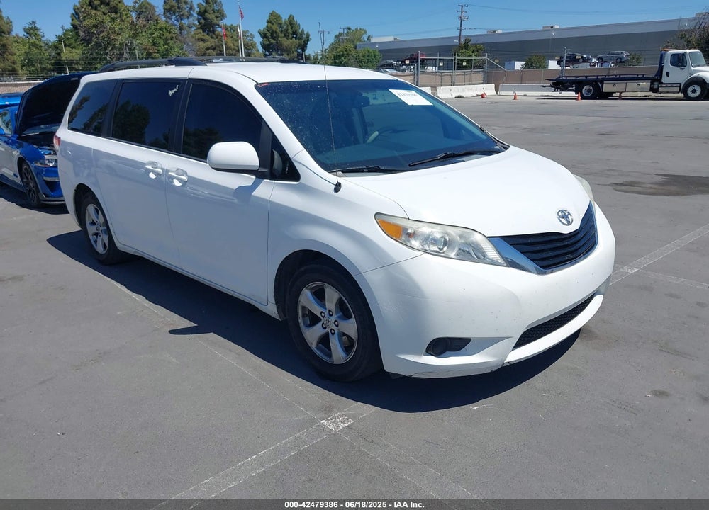 2014 TOYOTA SIENNA LE V6 8 PASSENGER VIN: 5TDKK3DC7ES432517