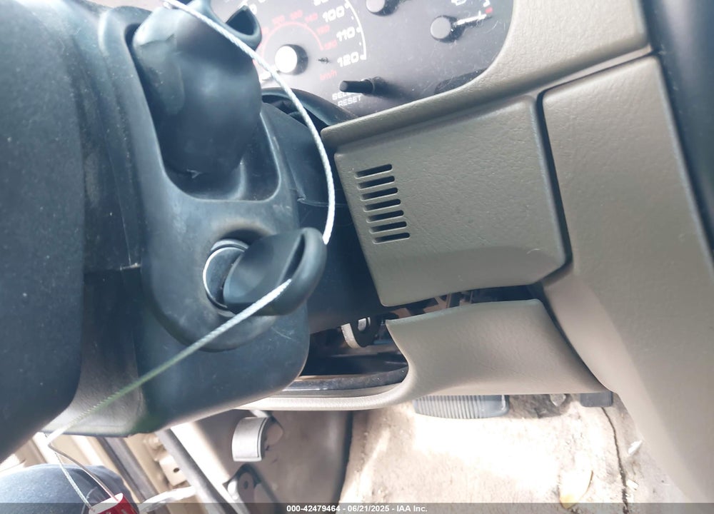 2002 FORD EXPLORER XLT VIN: 1FMZU63E02ZA06400
