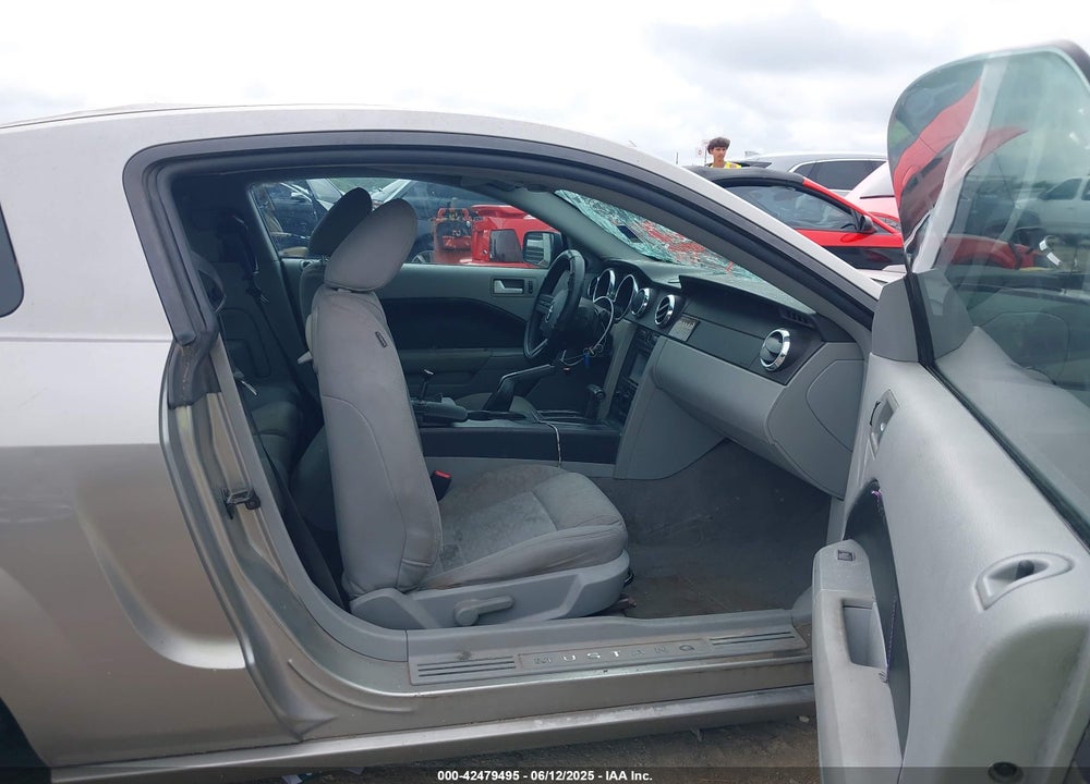 2008 FORD MUSTANG VIN: 1ZVHT82H585143761