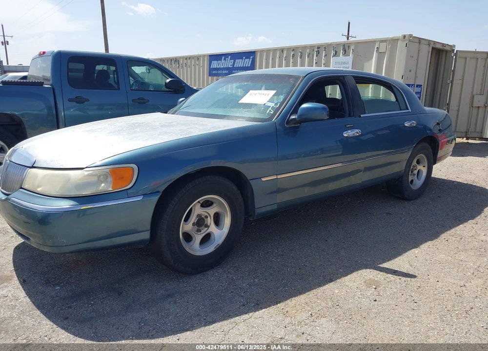 2002 LINCOLN TOWN CAR EXECUTIVE VIN: 1LNHM81W62Y628895