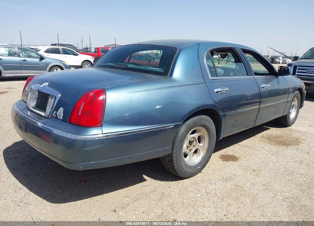 2002 LINCOLN TOWN CAR EXECUTIVE VIN: 1LNHM81W62Y628895