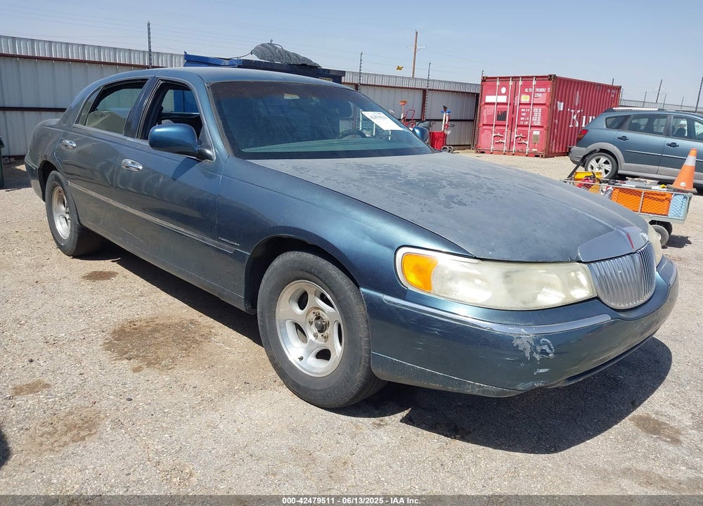 2002 LINCOLN TOWN CAR EXECUTIVE VIN: 1LNHM81W62Y628895