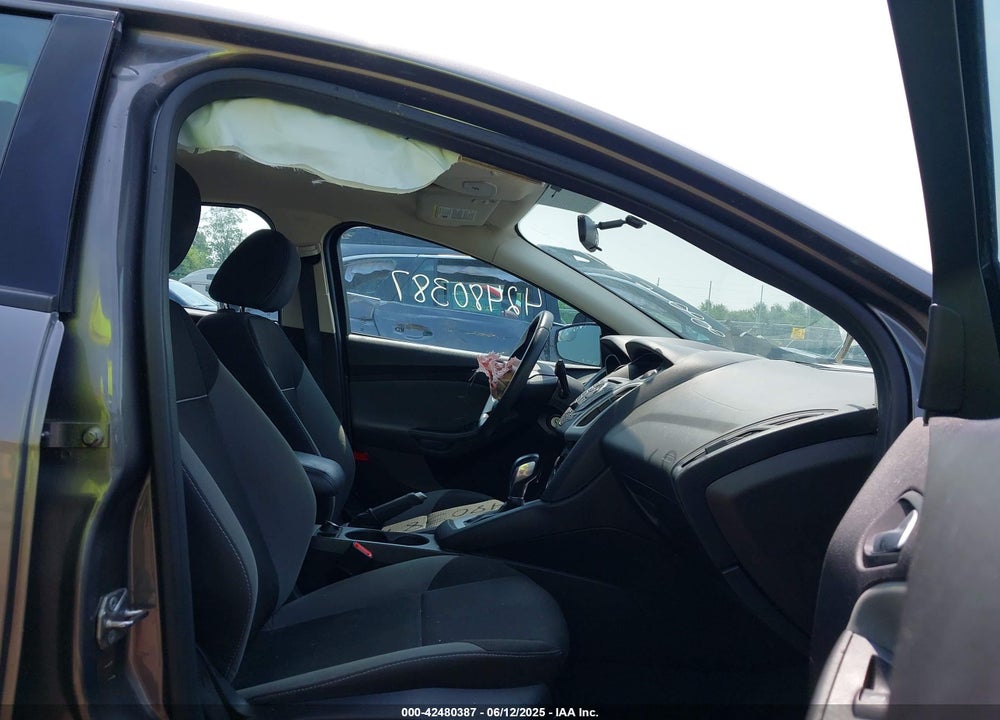 2014 FORD FOCUS SE VIN: 1FADP3K24EL411488