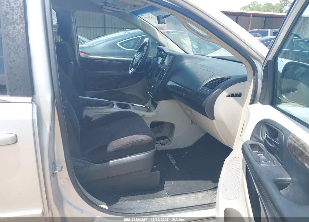 2011 DODGE GRAND CARAVAN CREW VIN: 2D4RN5DG0BR688817