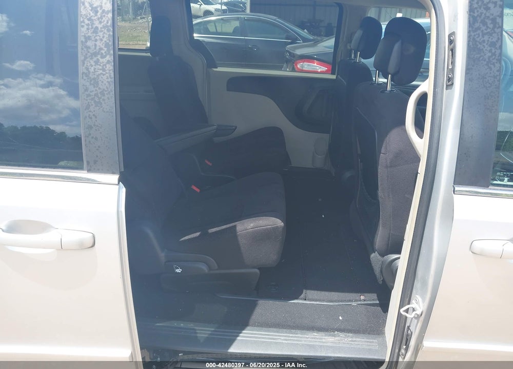 2011 DODGE GRAND CARAVAN CREW VIN: 2D4RN5DG0BR688817