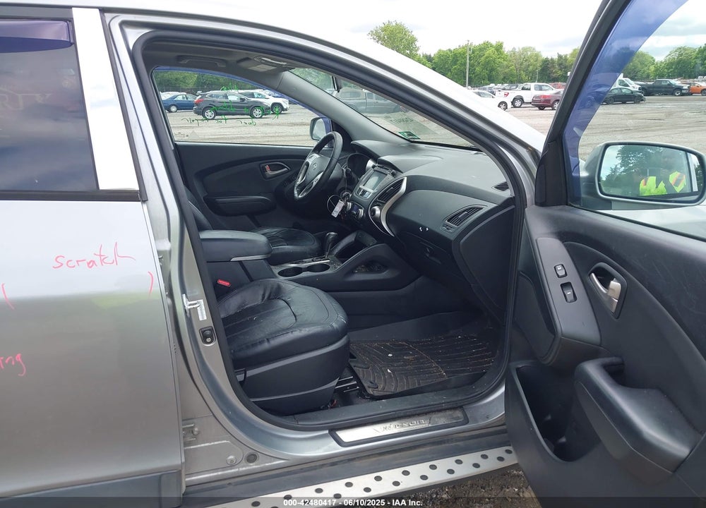 2010 HYUNDAI TUCSON VIN: KM8JU3AC1AU101900