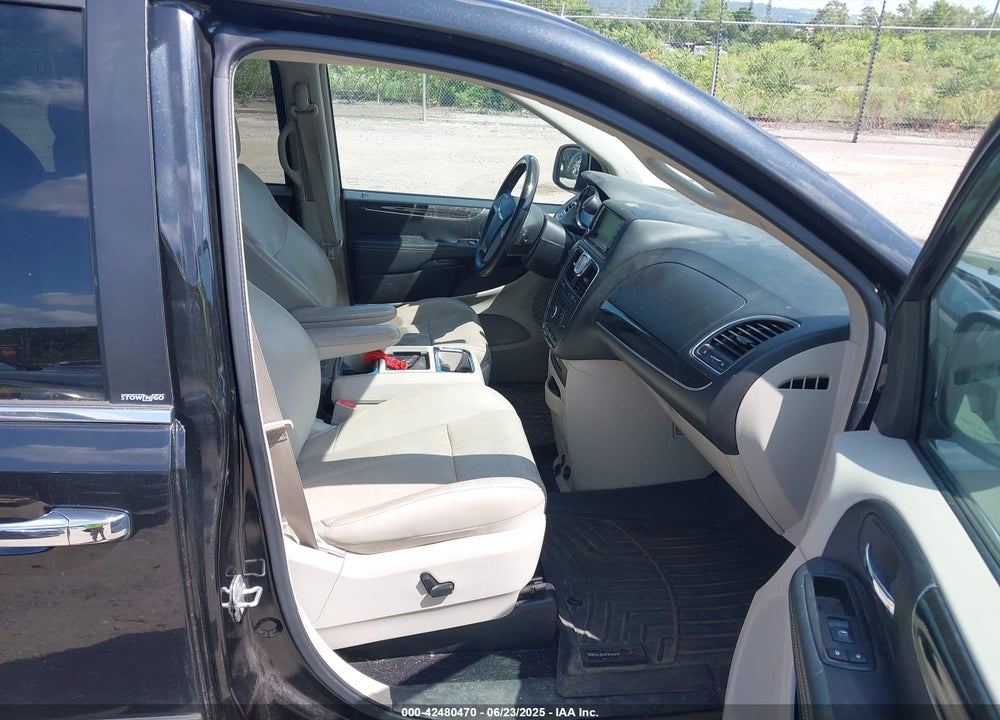 2014 CHRYSLER TOWN & COUNTRY LIMITED VIN: 2C4RC1GGXER113197