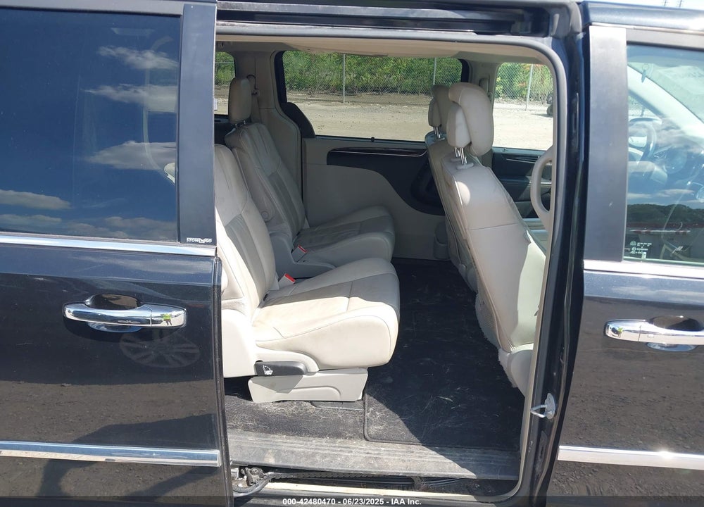 2014 CHRYSLER TOWN & COUNTRY LIMITED VIN: 2C4RC1GGXER113197