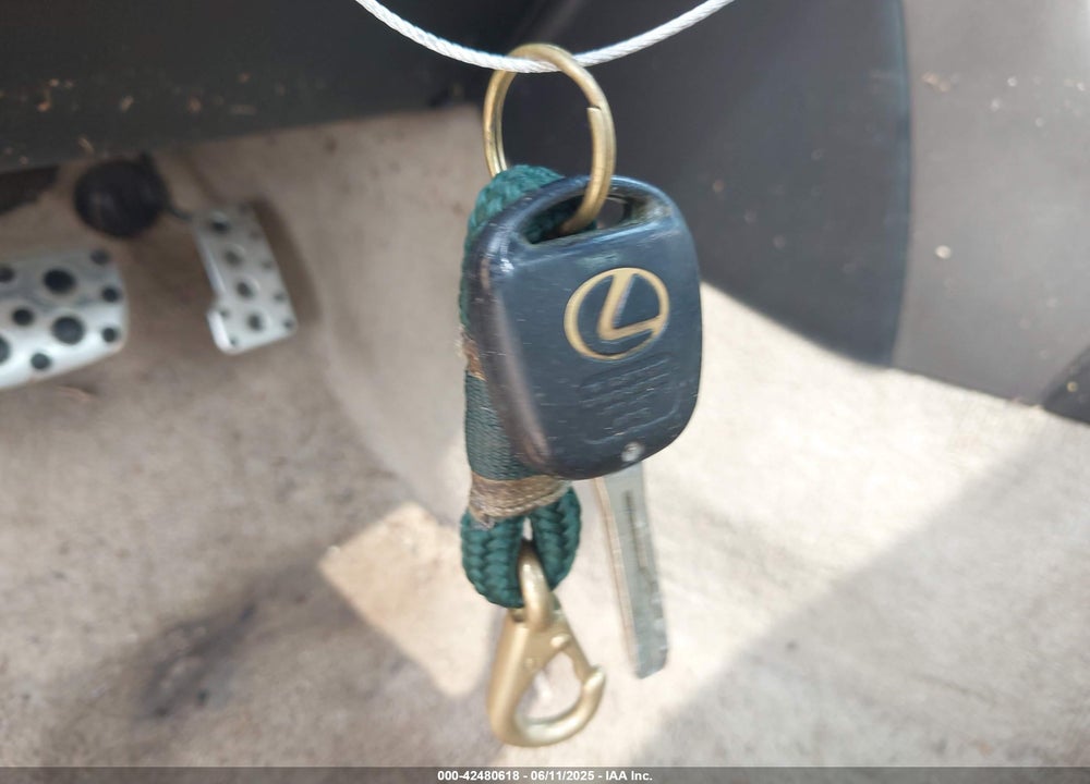 2001 LEXUS IS 300 VIN: JTHBD182310008487