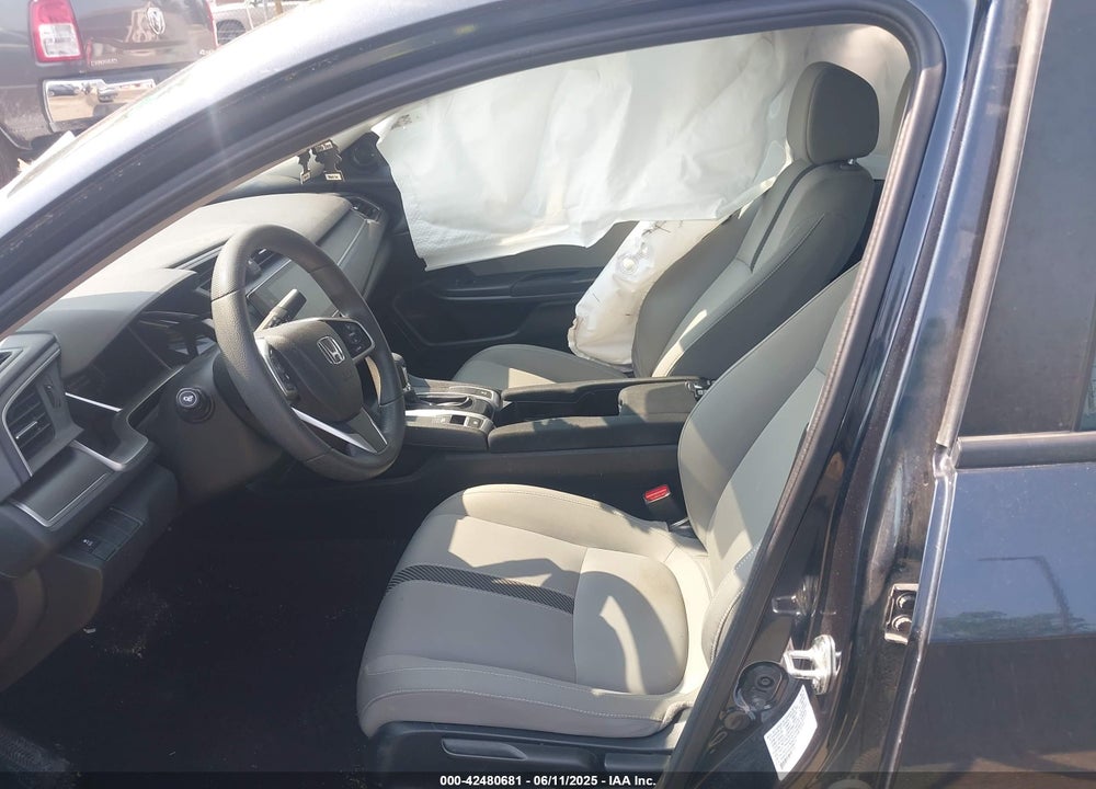 2018 HONDA CIVIC VIN: 2HGFC2F7XJH586223