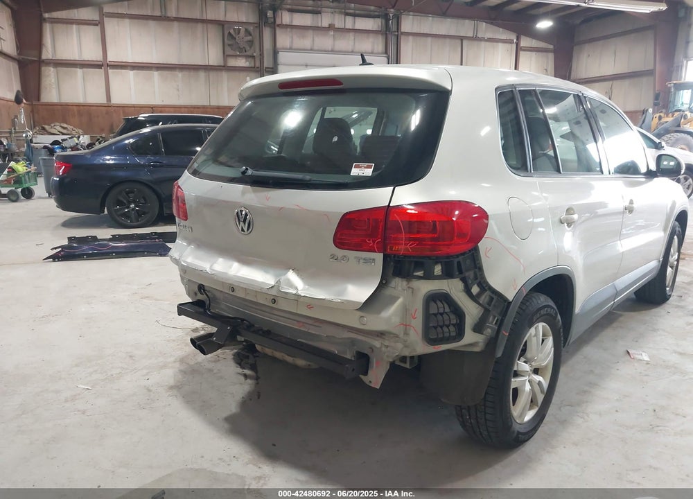 2012 VOLKSWAGEN TIGUAN S VIN: WVGAV7AX7CW545197