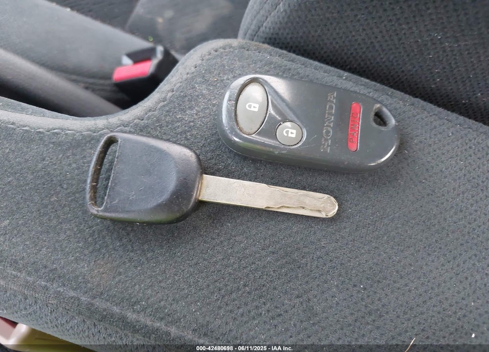 2005 HONDA CIVIC LX VIN: 1HGEM22535L068119