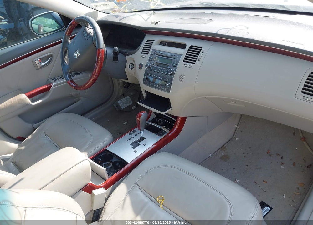 2006 HYUNDAI AZERA LIMITED/SE VIN: KMHFC46F26A126069