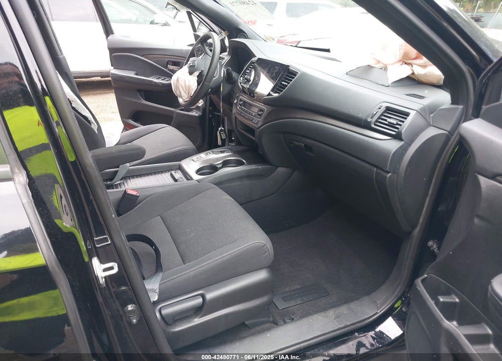 2021 HONDA PASSPORT VIN: 5FNYF8H23MB033037