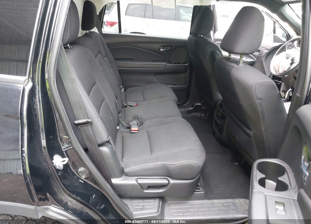 2021 HONDA PASSPORT VIN: 5FNYF8H23MB033037