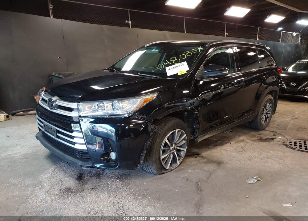 2019 TOYOTA HIGHLANDER XLE VIN: 5TDJZRFH4KS629952