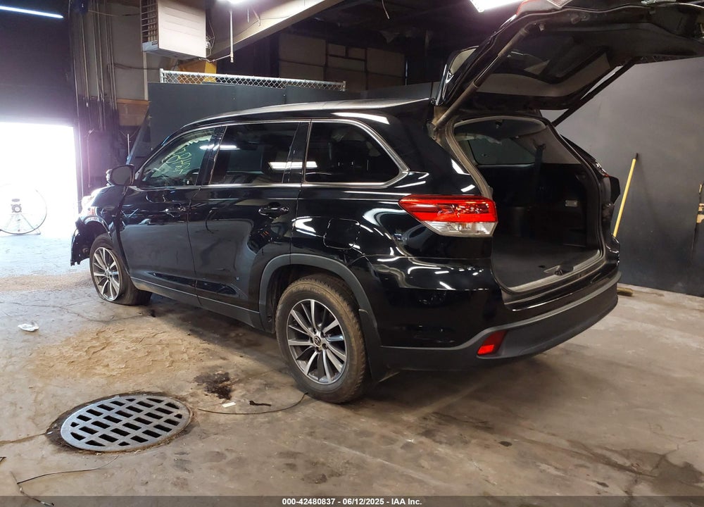 2019 TOYOTA HIGHLANDER XLE VIN: 5TDJZRFH4KS629952