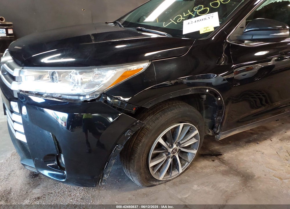 2019 TOYOTA HIGHLANDER XLE VIN: 5TDJZRFH4KS629952