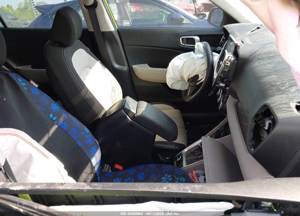 2021 HYUNDAI VENUE VIN: KMHRC8A38MU126574