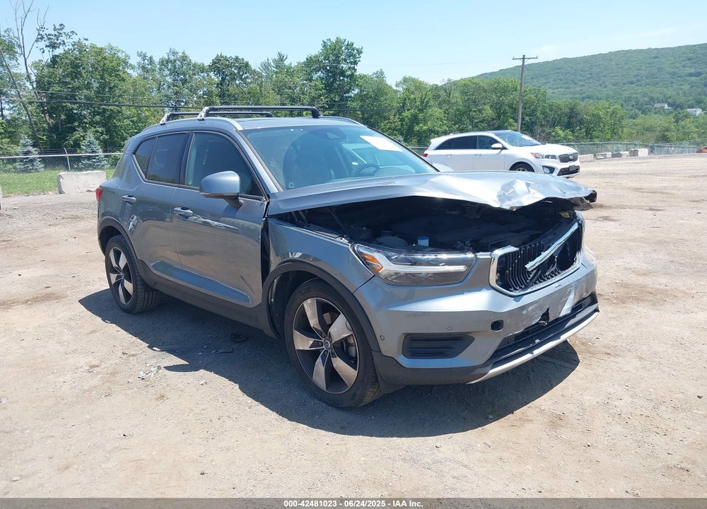2019 VOLVO XC40 T5 MOMENTUM VIN: YV4162UK2K2147208