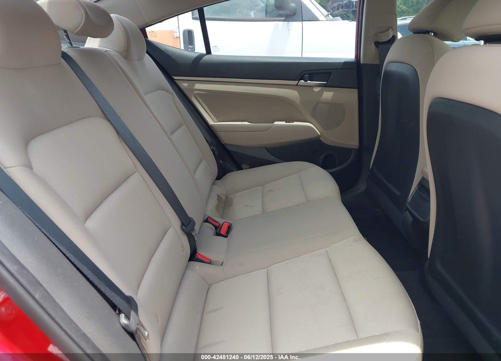 2017 HYUNDAI ELANTRA VIN: KMHD84LF2HU401499