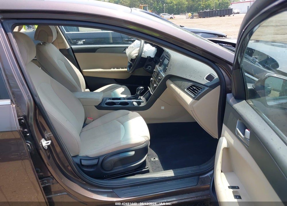 2016 HYUNDAI SONATA VIN: 5NPE24AF7GH271547
