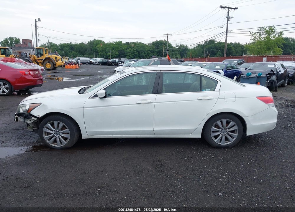 2011 HONDA ACCORD VIN: 1HGCP2F82BA155732