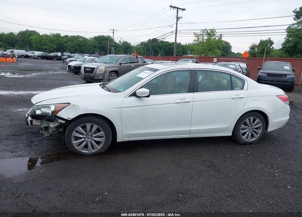 2011 HONDA ACCORD VIN: 1HGCP2F82BA155732
