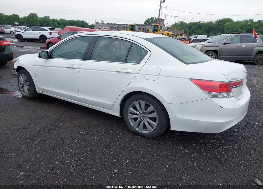 2011 HONDA ACCORD VIN: 1HGCP2F82BA155732