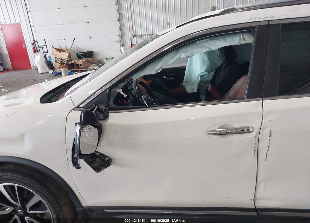 2017 NISSAN ROGUE VIN: JN8AT2MT7HW380298