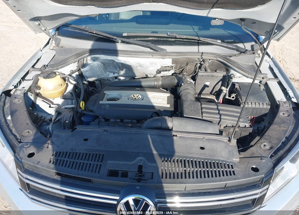 2017 VOLKSWAGEN TIGUAN VIN: WVGAV7AX5HK001067