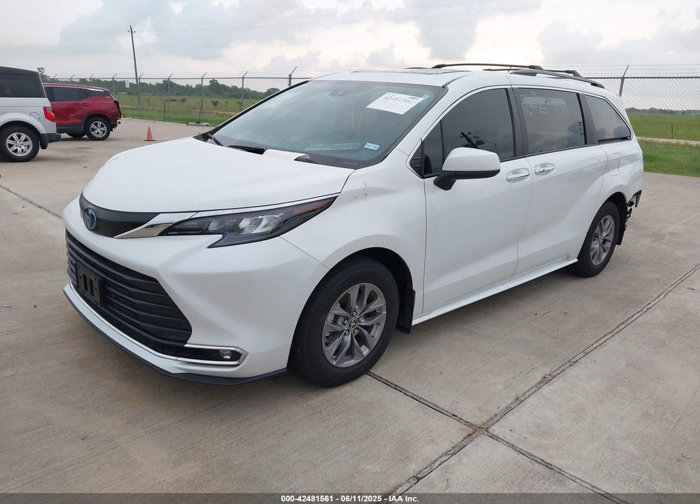 2024 TOYOTA SIENNA XLE VIN: 5TDYRKEC4RS206973