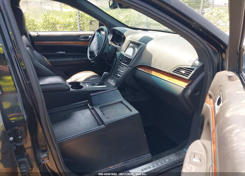2015 LINCOLN MKT VIN: 2L1MJ5LK8FBL00480