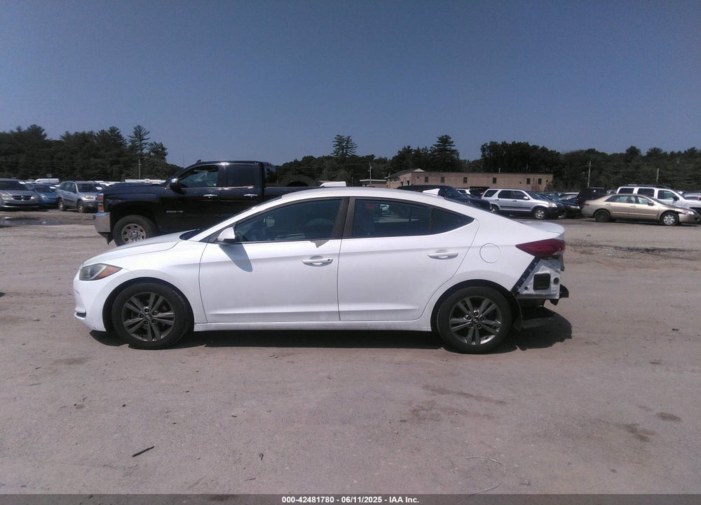 2017 HYUNDAI ELANTRA VIN: 5NPD84LF8HH004040