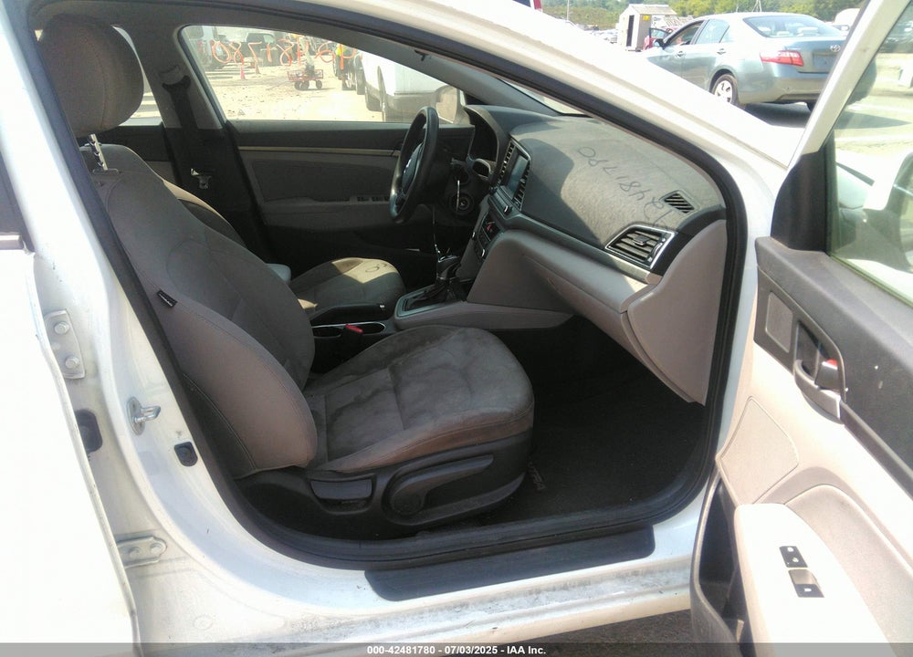2017 HYUNDAI ELANTRA VIN: 5NPD84LF8HH004040