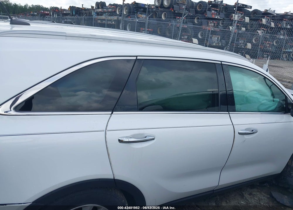 2016 KIA SORENTO VIN: 5XYPG4A31GG184198
