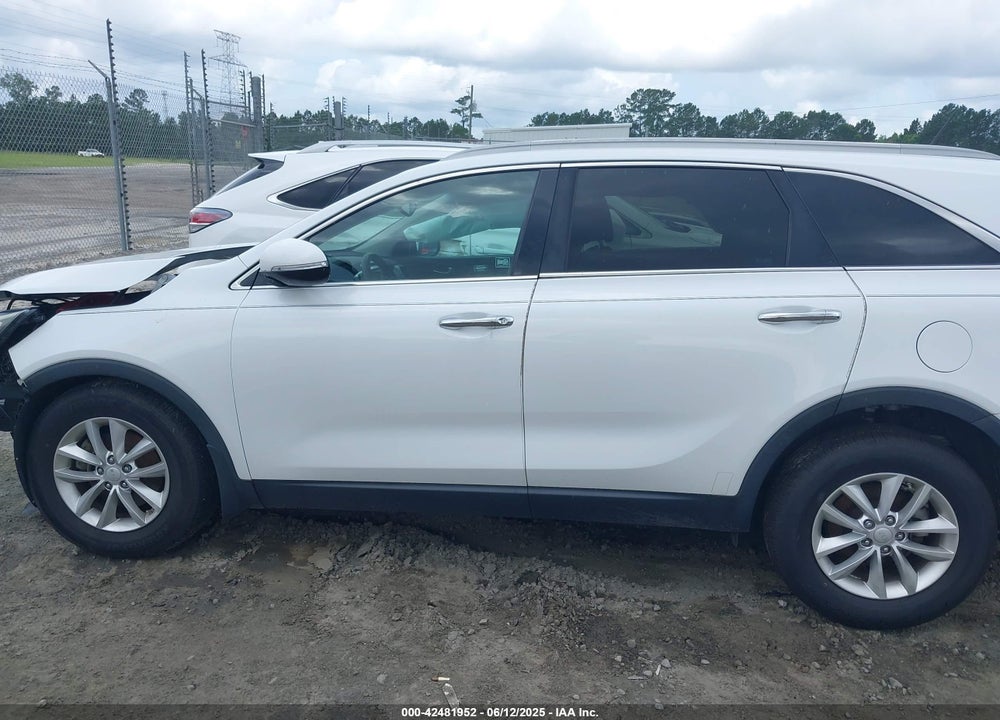 2016 KIA SORENTO VIN: 5XYPG4A31GG184198