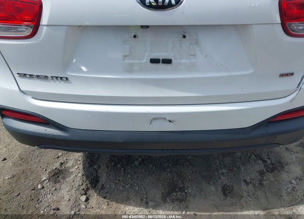 2016 KIA SORENTO VIN: 5XYPG4A31GG184198