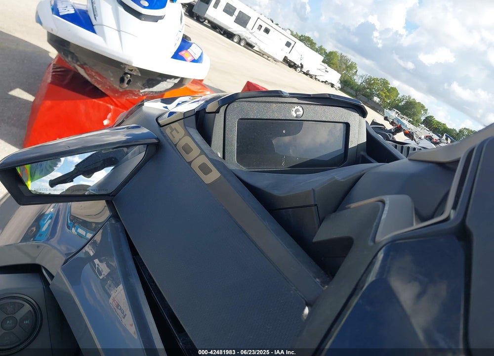 2022 SEADOO GTX-300 LIMITED VIN: YDVA3968E222