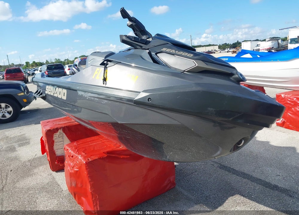 2022 SEADOO GTX-300 LIMITED VIN: YDVA3968E222