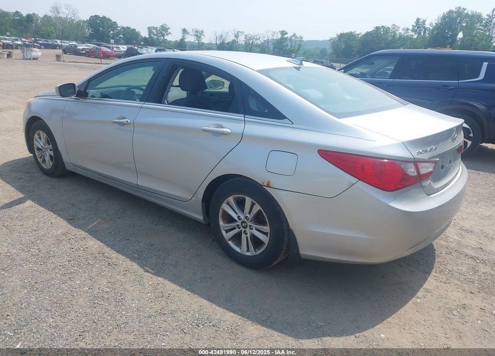 2013 HYUNDAI SONATA GLS VIN: 5NPEB4AC8DH636304