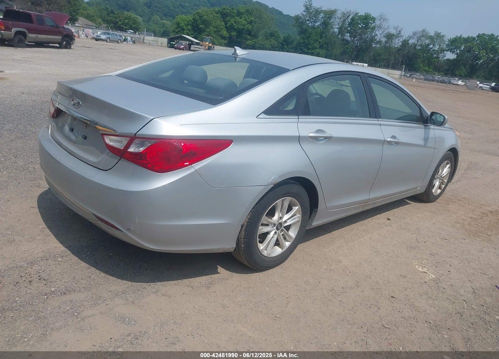 2013 HYUNDAI SONATA GLS VIN: 5NPEB4AC8DH636304