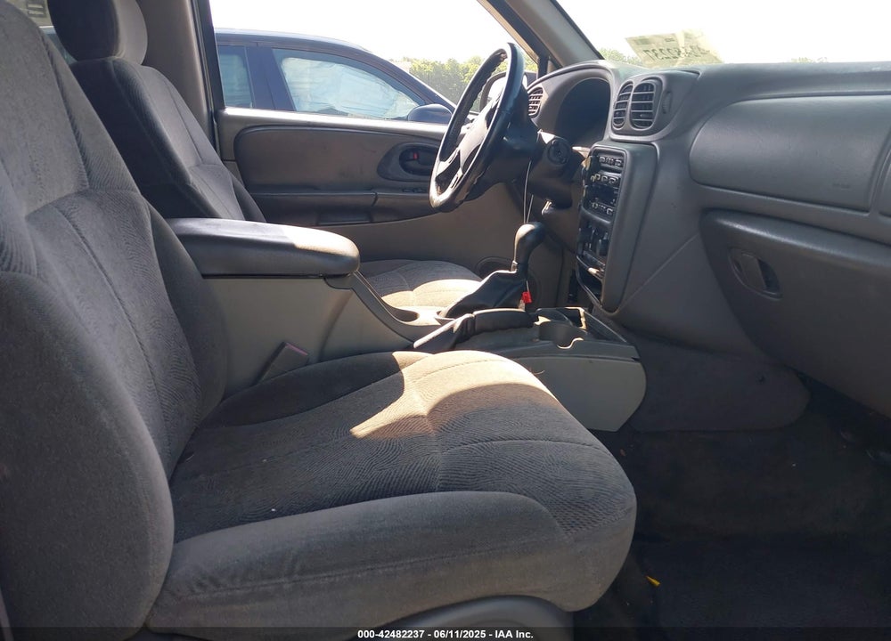 2004 CHEVROLET TRAILBLAZER LT VIN: 1GNDT13S142110567
