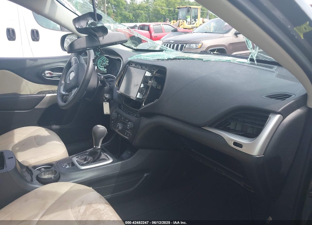 2018 JEEP CHEROKEE VIN: 1C4PJLCB3JD607790