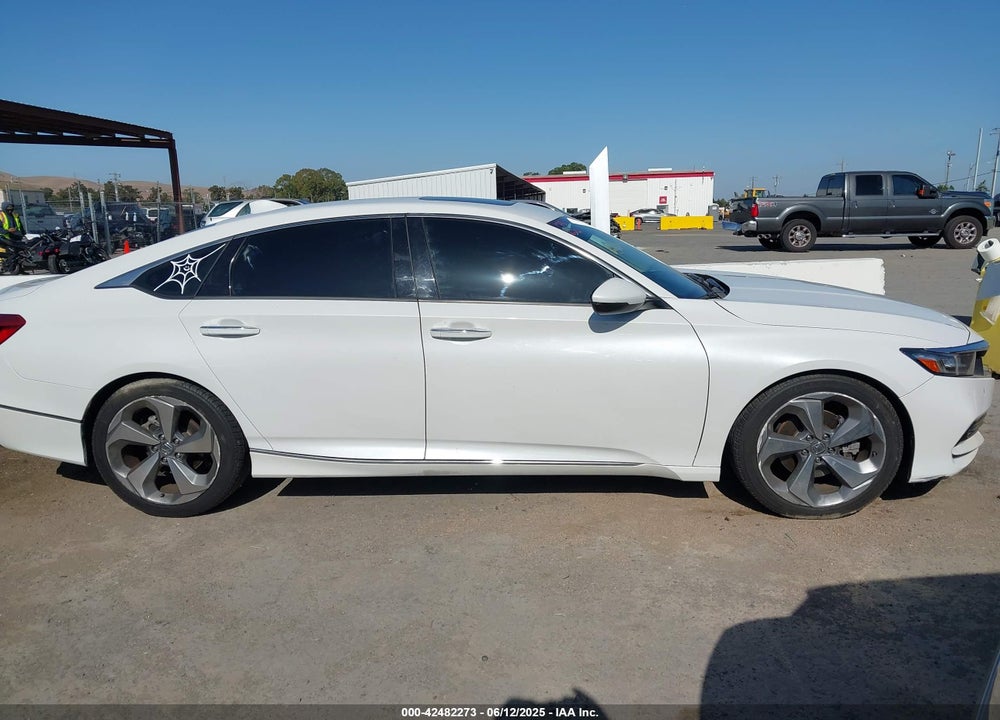 2018 HONDA ACCORD VIN: 1HGCV1F94JA107639