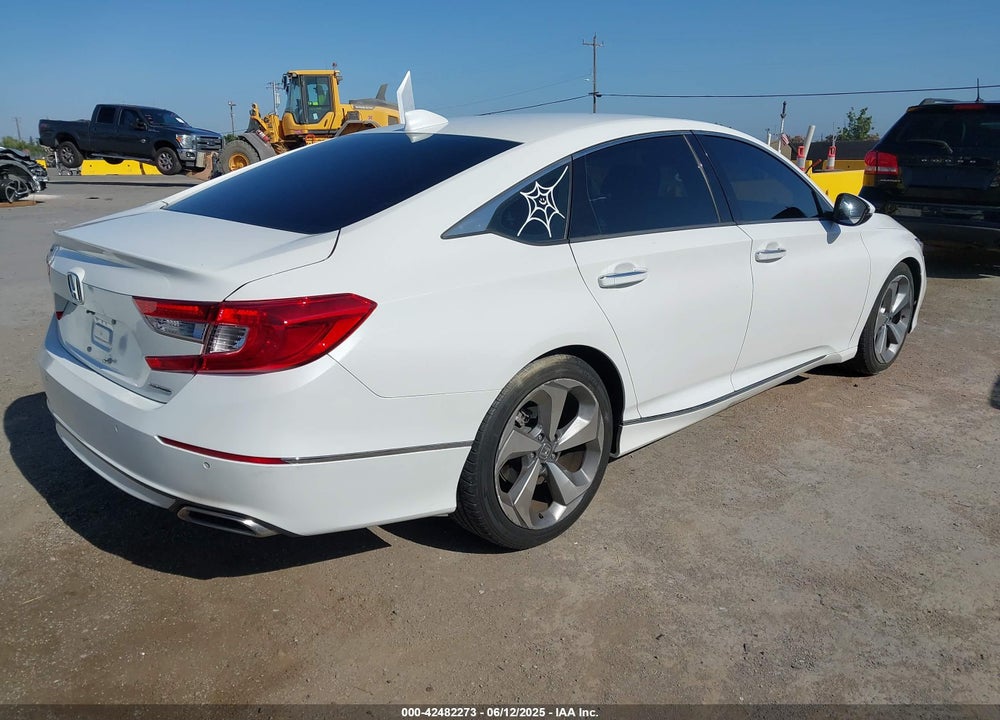 2018 HONDA ACCORD VIN: 1HGCV1F94JA107639